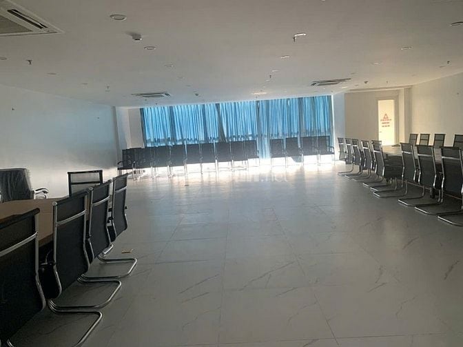 Bán Tòa nhà văn phòng 8 tầng hiện đại mặt phố rộng 60m