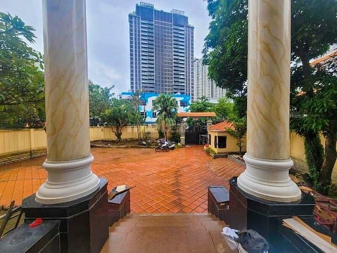 Bán biệt thự Thảo Điền, mặt tiền Nguyễn Ư Dĩ, 1200m2 đất thổ cư 100%