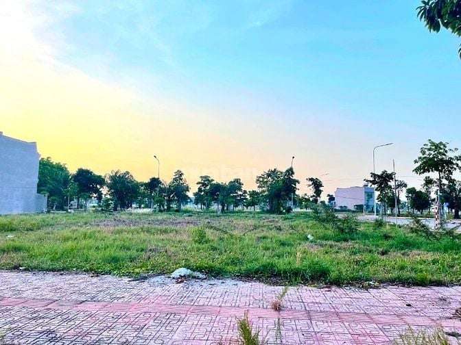 Bán gấp lô đất tại Mega City của Kim Oanh giá rẻ