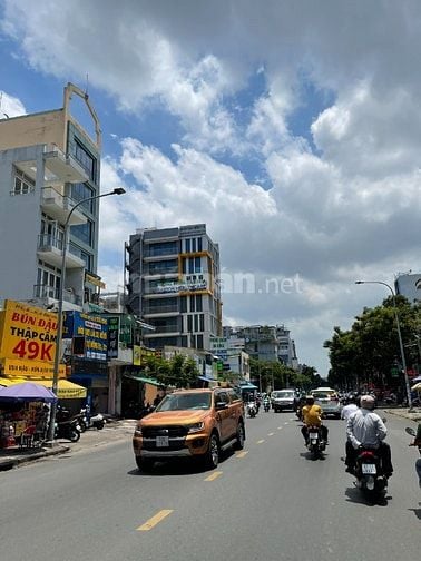 Bán nhà MTKD khu thương mại Q10. DT 6x11m, 6 tầng