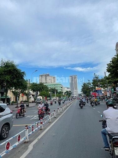 Bán/cho thuê MTKD Nguyễn Thái Học, Q1. DT 8x23m, 3 tầng