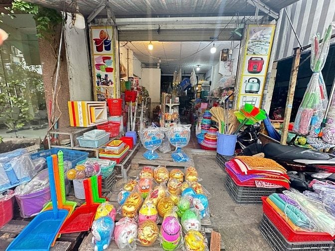Sang lại cửa hàng đồ gia đình mặt tiền đường TTN1 sau chợ Lạc Quang