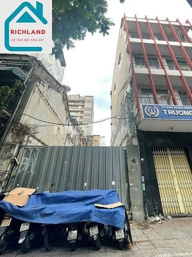 Cho thuê đất trống Số 16 - 18 Pasteur, Quận 1: DT:300m2
