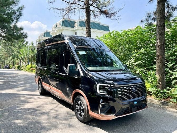 TUYỂN LÁI XE BẰNG D- CHẠY ĐƯA CHUYÊN GIA, CÁN BỘ NHÂN VIÊN