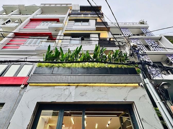 CHỦ BÁN NHÀ GIÁ RẺ QUANG TRUNG ĐÚC 3LẦU NGANG 4,5M XE HƠI VÔ TRONG NHÀ