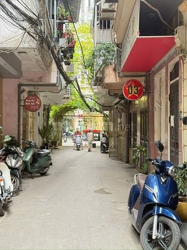 Cho thuê nhà ngõ 25 Triệu Việt Vương, DT 45m2 x 3 tầng, ngõ 5m, có sân