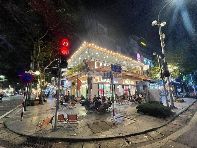 Sang nhượng cafe lô góc khu Duy Tân - Cốm Vòng - siêu đông VP