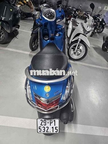 XE GRANDE ĐỂ HẦM THI THOẢNG DẠO PHỐ