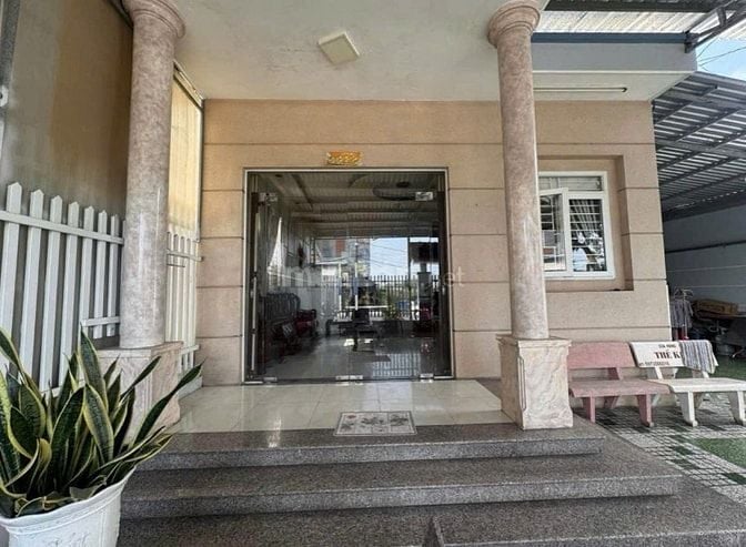 gấp gấp.bán gấp căn nhà 305m2 ở Gần chợ Việt Kiều - Củ Chi giá 690tr.