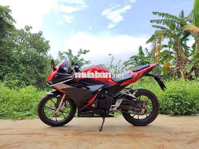 CBR 150R ABS đk 2023 lướt 6.000 còn bảo hành.