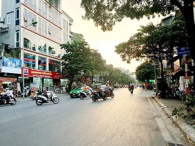 Đất Hai Bà Trưng 80m2,mt:5.1m,20m ra phố,kd,oto tránh,ngõ thông,19.6tỷ