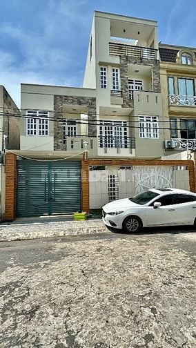 Bán Nhà 3 tầng Dt 180m2 Sổ Hồng Riêng P Phú Hữu