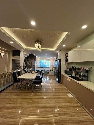 Bán nhà mặt đường Nguyễn Bá Tuyển, Tân Bình. Gần chợ Hoàng Hoa Thám