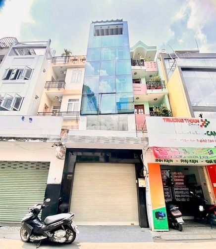 NHÀ ỐP KÍNH ĐƯỜNG HOA - 132Bis Phan Xích Long, Phường 7, Phú Nhuận