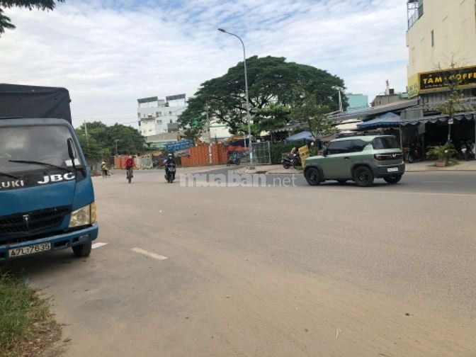 Bán gấp nhà MT bờ bao 1 . Đối diện khu phức hợp celadon city 