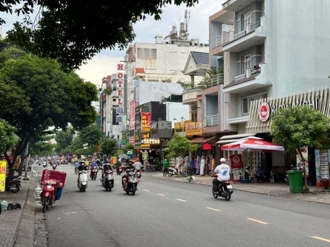 Bán gấp MT Tân Thắng đối diện cổng siêu thị eaon. DT: 5.5x29m. 