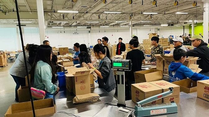 Kho tuyển 2 bạn soạn hàng, đóng gói,dán tem đi làm ngay - lương Tốt!!!