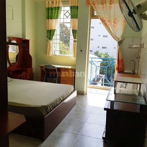 CHO NỬ THUÊ PHÒNG BAN CÔNG CỬA SỔ LỚN GẦN TRUNG TÂM QUẬN 1