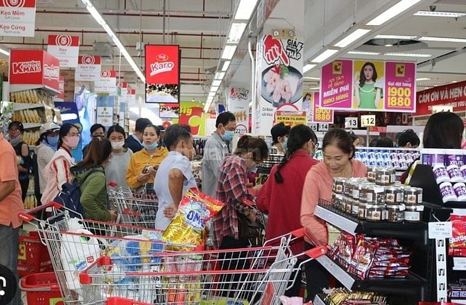 KHU VỰC NHÀ BÈ CẦN BỔ SUNG NHÂN VIÊN LAU DỌN KỆ QUẦY TẠI SIÊU THỊ