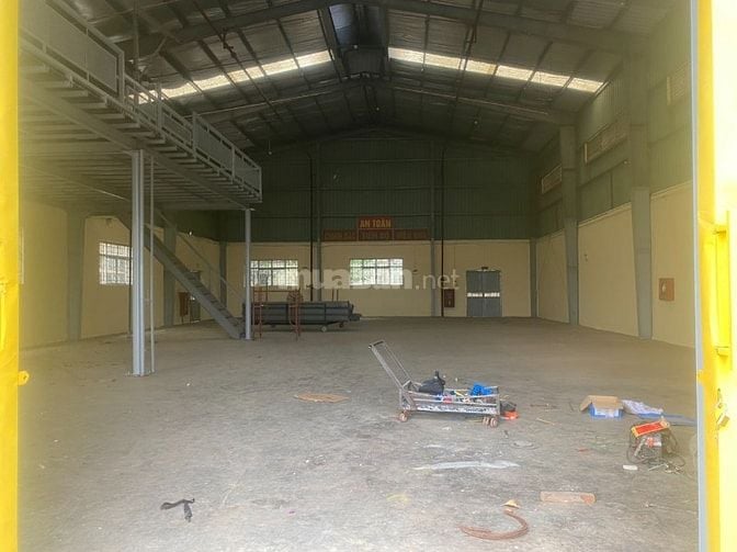 Cho thuê kho tại lô CN 06-04 khu CN xã Ninh Hiệp, Gia Lâm, Hà Nội 500m
