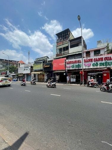 Bán nhà 3 tầng mặt tiền đường Nguyễn Kiệm, Phú Nhuận. Giá chỉ