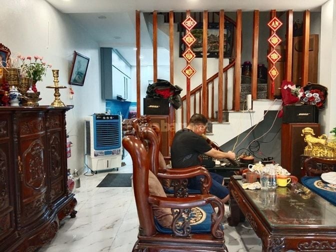 Nhà Đẹp Ô TÔ Đỗ Cửa Nguyễn Chính, 48m, 2 tầng, mt 5m, giá 3.35 tỷ