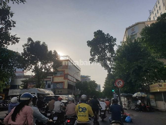 Cho thuê nhà mặt tiền đường Đinh Tiên Hoàng, Phường Đa Kao, Quận 1