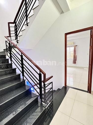 Bán nhà đường Vũ Tùng giáp Quận 1