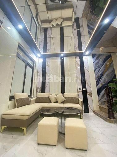 Bán nhà 169 Phố Hoàng Mai, SH tránh nhau thoải mái, 26m2, Nhỉnh 5.3 tỷ