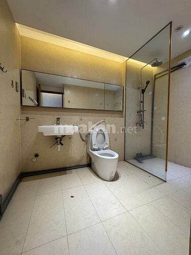 Giảm mạnh 3tỷ bán nhà 1T3L 4.5x23=95m2 Mặt tiền ngay ngã 3 Tân Cảng và