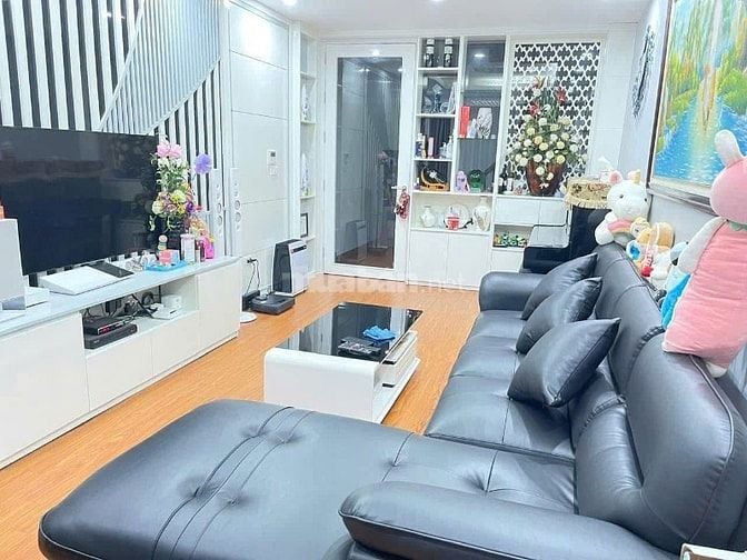Bán nhà Phùng Chí Kiên Cầu Giấy 60m 5 tầng mặt tiền 3.5m. Ô tô đỗ cửa
