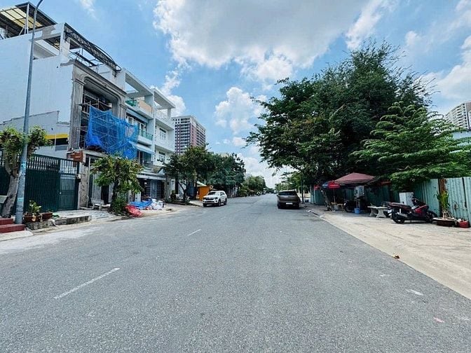 Nhà phố 4 tầng đường 20m  KDC Phú Mỹ Quận 7. 5*18, 13,3 tỷ.