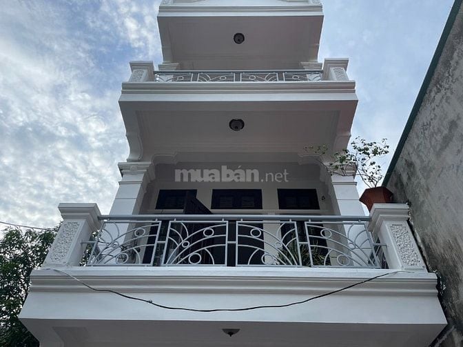 Cho thuê nhà 3 tầng, ôtô đỗ cửa số 14 ngõ 163/3 Tư Đình, Long Biên, HN