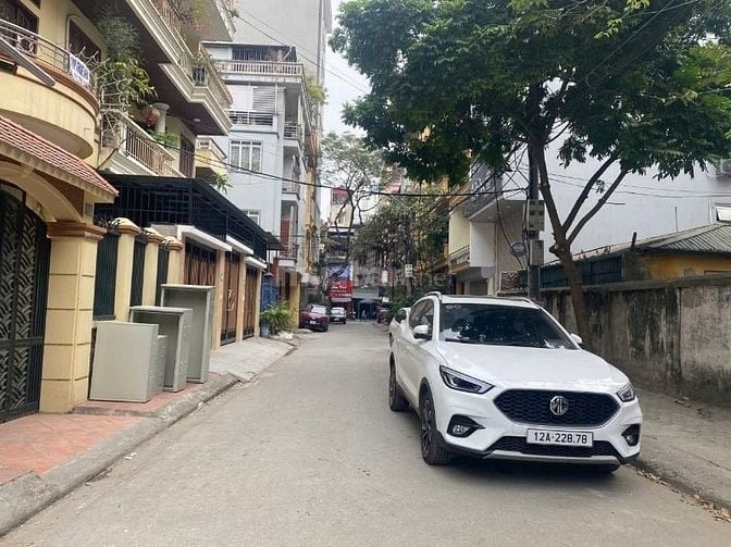 Biệt thự Hoàng Mai 150m2*4T,MT:12m,thang máy,gara oto,phân lô,giá 39tỷ