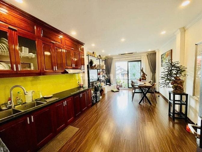 GIANG BIÊN 40M2X 6 TẦNG. MẶT TIỀN 4M. HƠN 7 TỶ