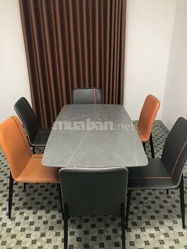 Bàn ăn gồm 6 ghế  và 1 bàn mặt đá