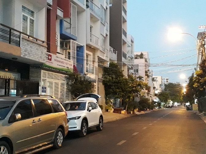 Cho sinh viên thuê phòng Nhà mặt tiền đường số 11, P.TK, Quận 7.