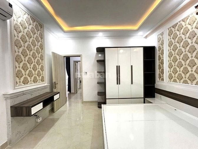 Ngay Kingdom 101. Căn nhà 4 tầng (5,8x21m). Hẻm xe tải Tô Hiến Thành