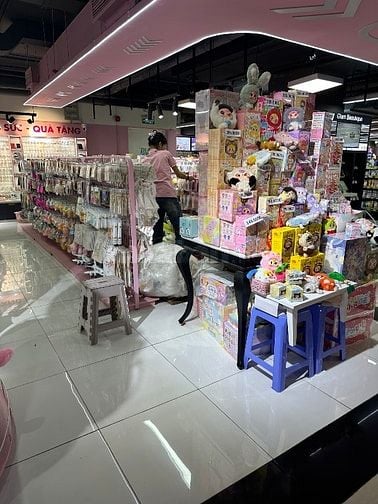 Tuyển nhân viên lễ Tân thu ngân phụ kho hàng trên 20 tuổi 