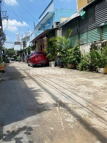 Bán nhà đúc 4 tấm - đường xe hơi 8m thông - Gần giáo xứ Đông Quang