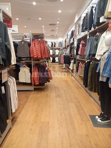 Shop quần áo tuyển người làm bán hàng và thu ngân