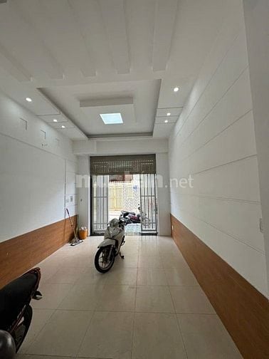 NHÀ HẺM XE HƠI - LÊ THÚC HOẠCH 