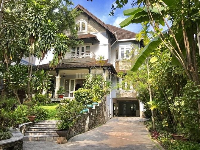 Cho thuê biệt thự dt:758m2 góc 3 mặt tiền Hậu Giang phường 12 quận 6