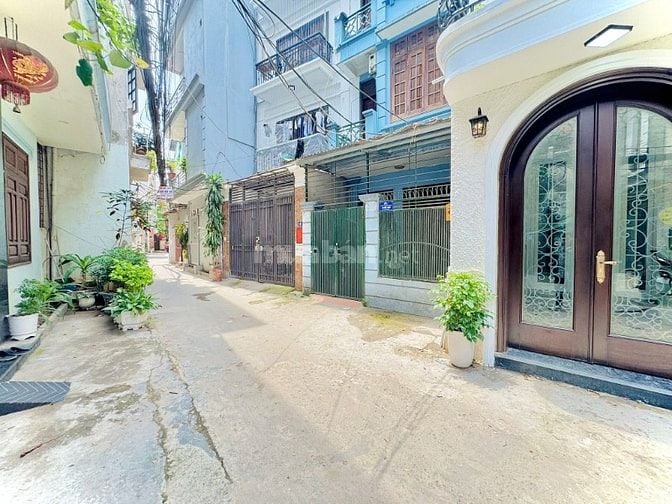 Bán nhà Tân Mai - Cạnh trường học - Mới coong - oto đỗ cửa