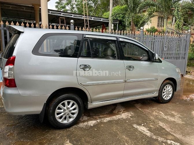 Chính chủ kẹt tiền cần bán xe innova đời 2013 tâm huyết.