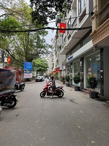 PHỐ BÀ TRIỆU, HÀ ĐÔNG – ĐỐI DIỆN TRƯỜNG CẤP 3 LÊ LỢI – 5 TẦNG. 6,45 TỶ