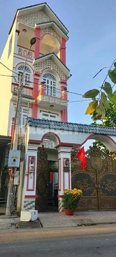 Biệt thự cần bán gần Chợ Đầu mối Hóc môn 9x18m đúc 5 tấm giá chỉ 8 tỷ 