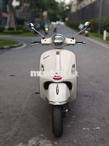 Vespa GTS iget 2022, biển số Hoàn Kiếm