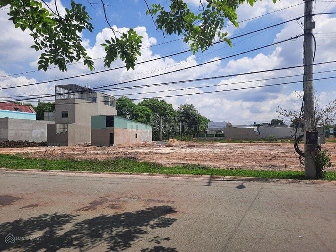 BÁN LỖ 1006M2 SHR NGAY THỊ XÃ ĐƯỜNG 18M SÁT CHỢ GIÁ 130TR