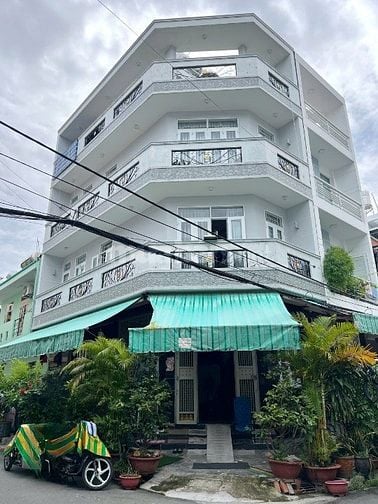 Bán nhà góc 4 tầng 2 mặt tiền đường số KDC Bình Phú P10Q6. Giá: 8.2 tỷ